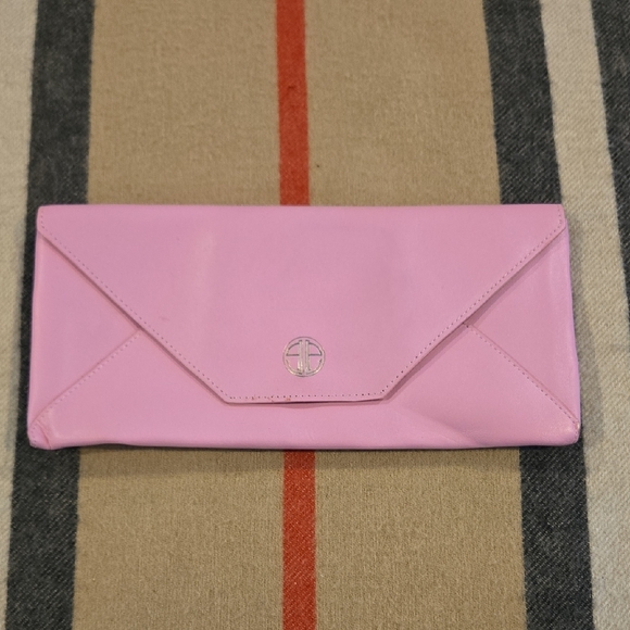 Lilly Pulitzer Handbags - Lilly Pulitzer Rare PinkGreen Leather Clutch NWOT